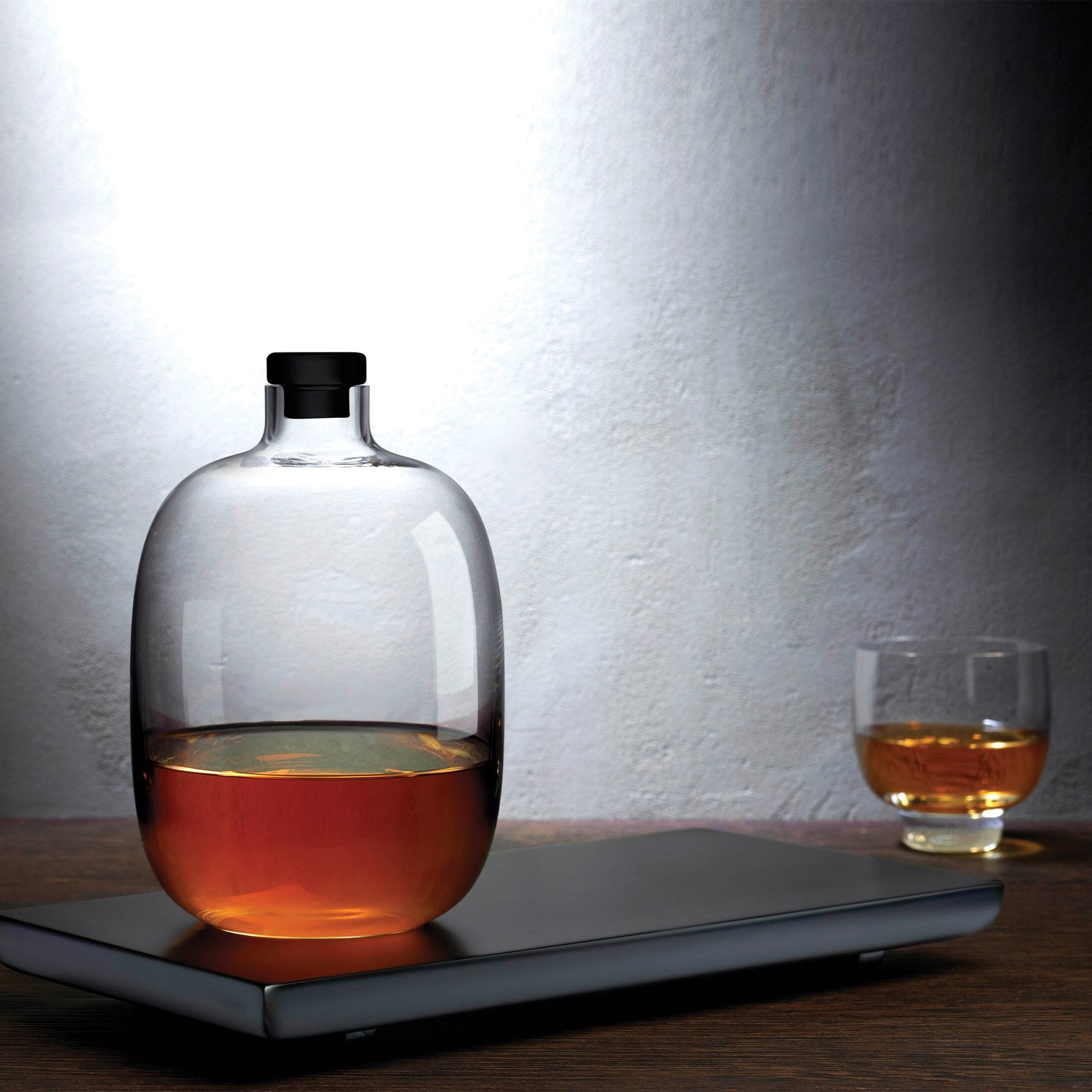 MALT BLACK DECANTER WITH TRAY - Image 2